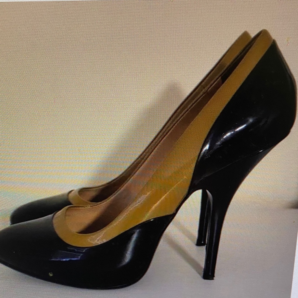 Clarks Black and Tan Heels